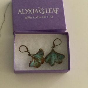 Alyxia leaf jewelry set